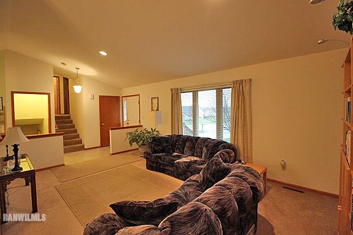 621 Barley Ridge Trail Freeport, IL 61032 - Photo 4 of 25 Gallery Image 4