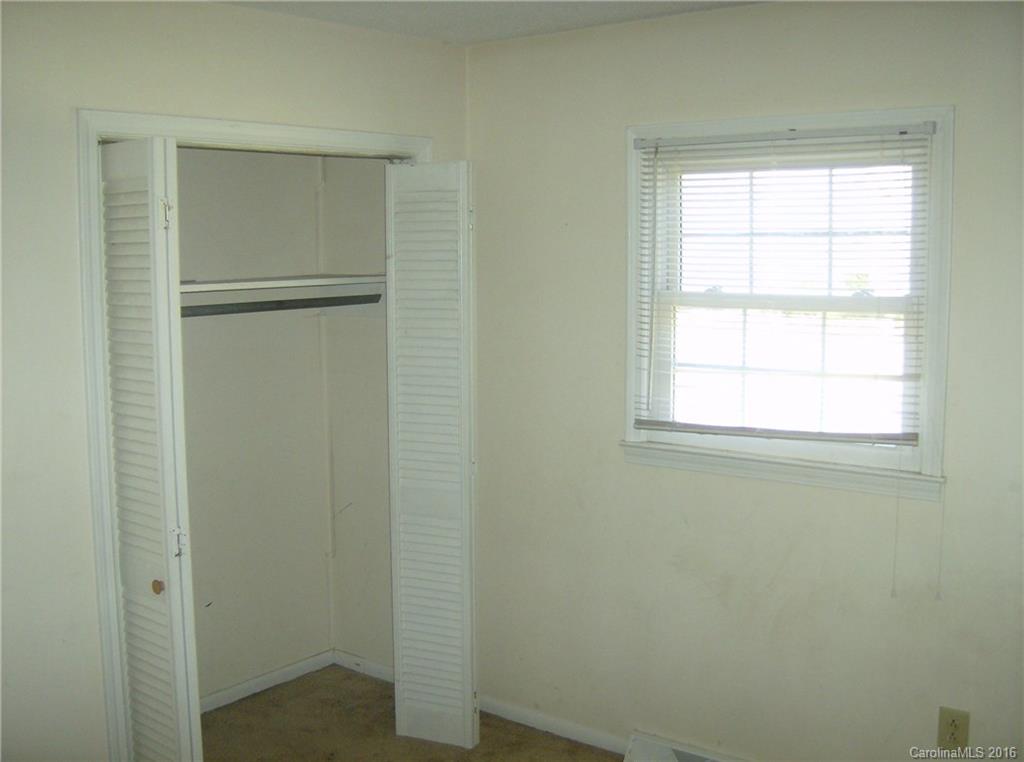 111 Fleetwood Road York, SC 29745 - Photo 3 of 23 a bathroom with a window
