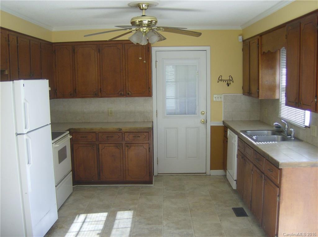 111 Fleetwood Road York, SC 29745 - Photo 8 of 23 a kitchen with stainless steel appliances granite countertop a refrigerator a sink and dishwasher