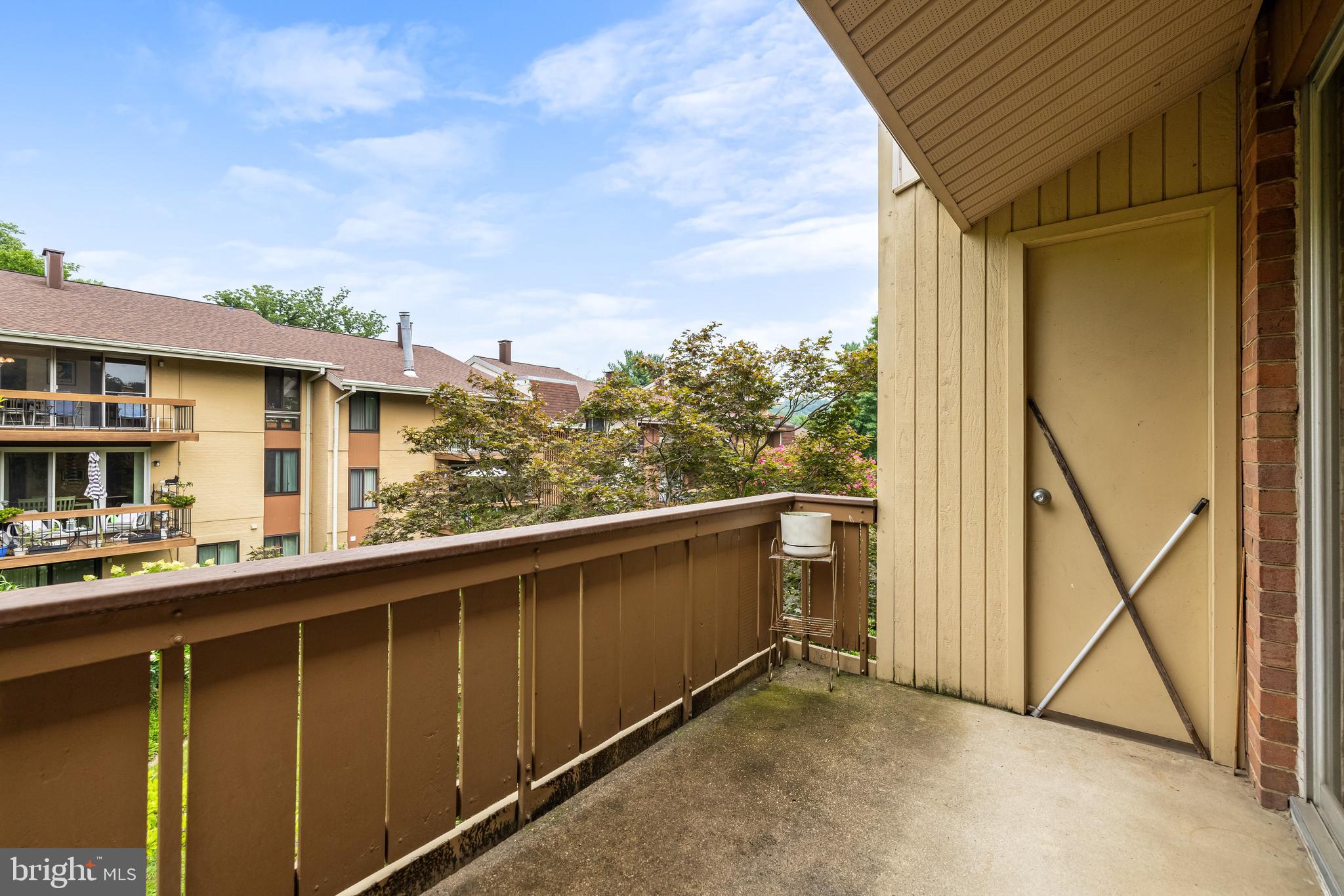11 Hamill Road, Unit 11E Baltimore, MD 21210 - Photo 28 of 32 Balcony