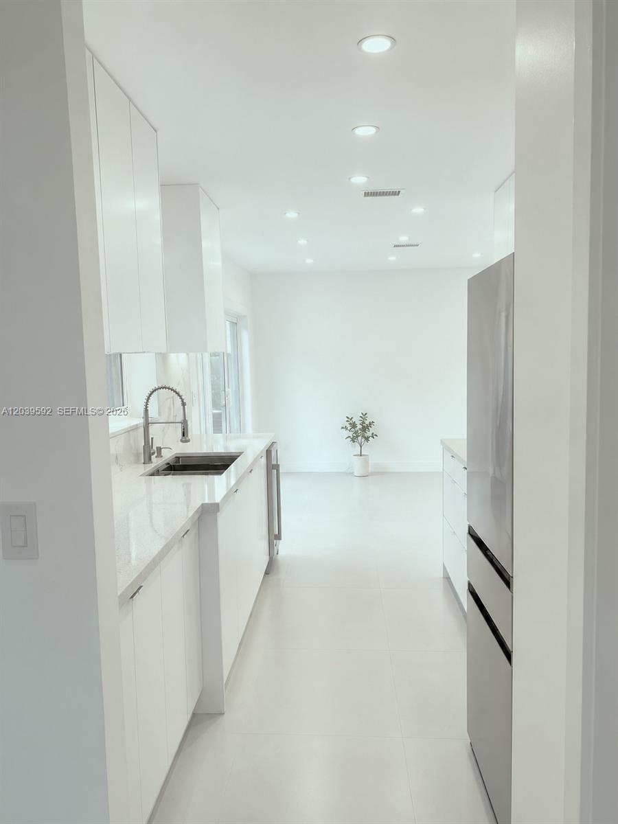 18935 Northwest 8th Avenue Miami Gardens, FL 33169 - Photo 9 of 26 a bathroom with a sink a mirror and a bathtub