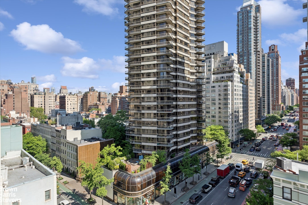 200 East 61st Street, Unit 10D Manhattan, NY 10065 - Photo 3 of 9