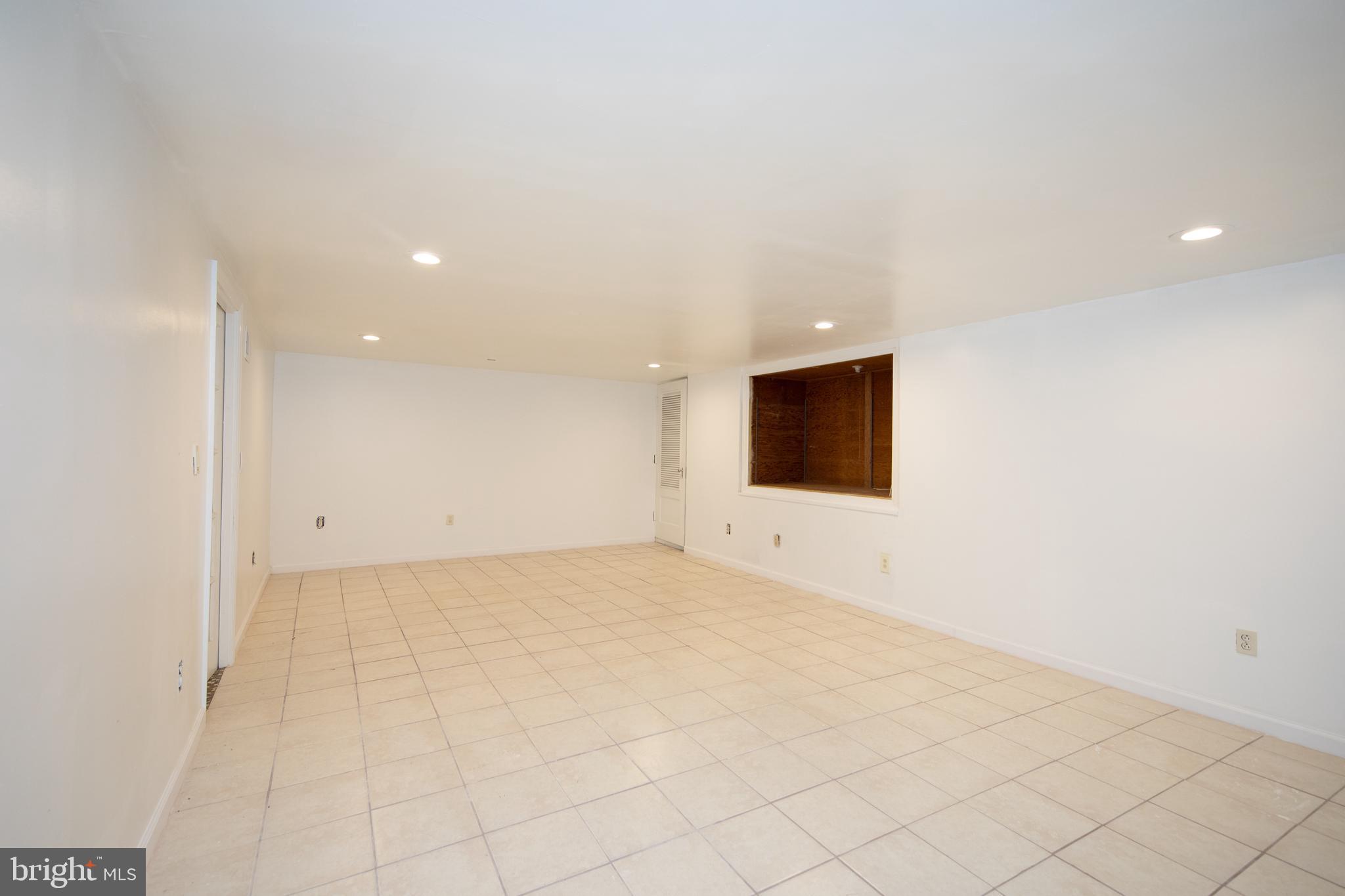 5907 Wakehurst Way Baltimore, MD 21239 - Photo 25 of 30 Family room