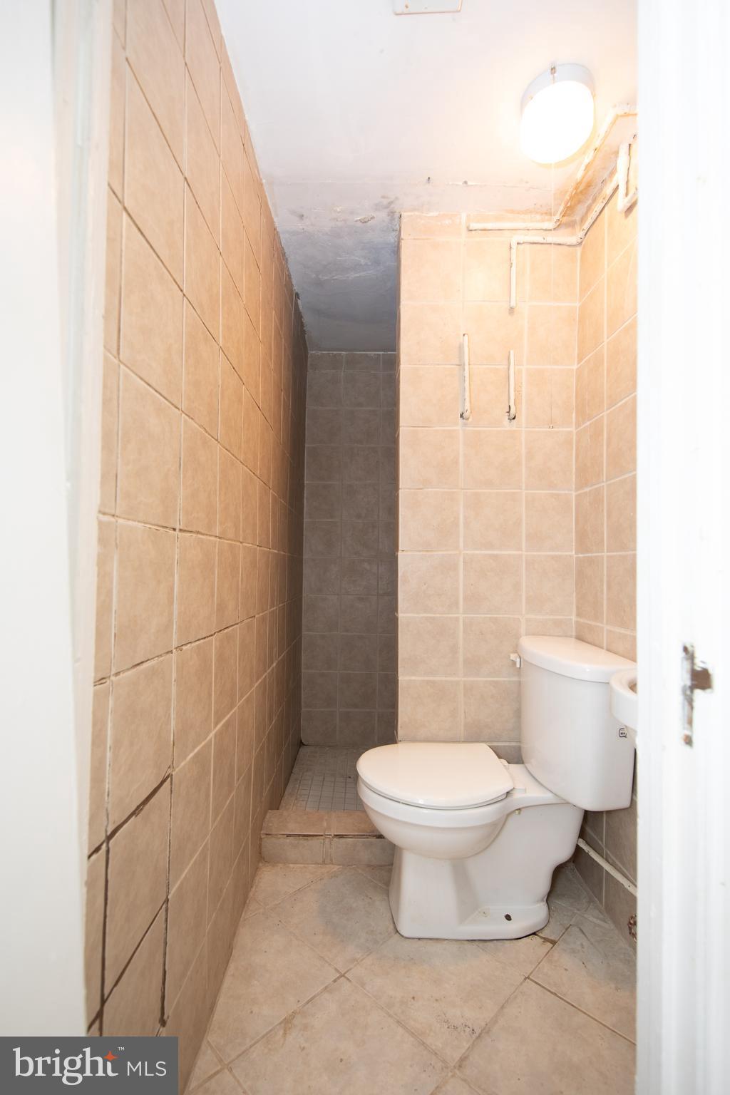 5907 Wakehurst Way Baltimore, MD 21239 - Photo 27 of 30 Full bathroom on lower level