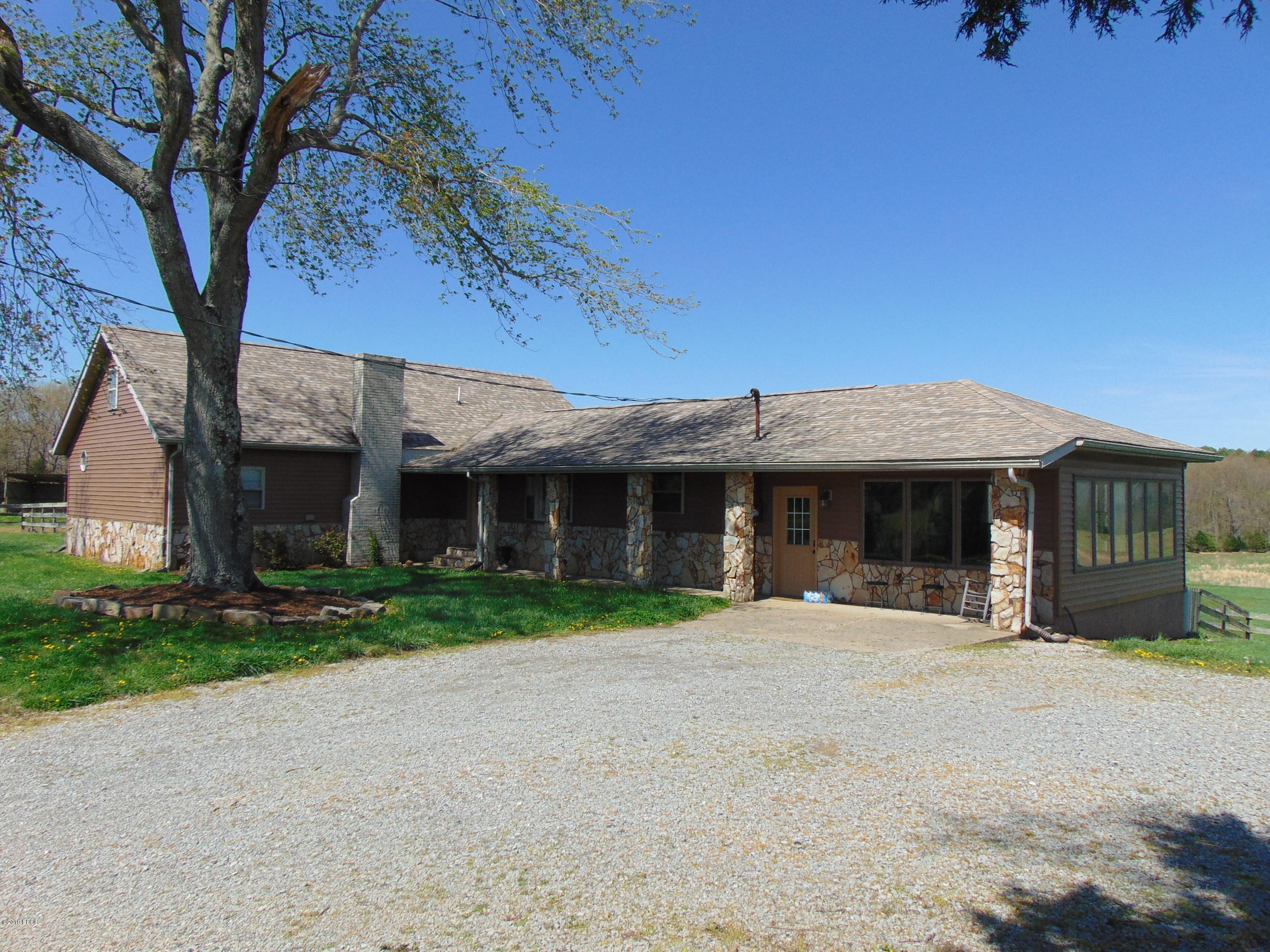 4252 Stonefort Road Creal Springs, IL 62922 - Photo 2 of 50 Gallery Image 2