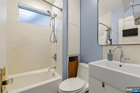 $849,900 | 370 Undercliff Avenue, Edgewater, NJ 07020