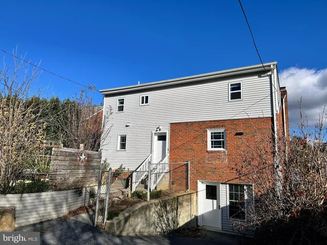 $2,950 | 102 Frederick Avenue, Frederick, MD 21701