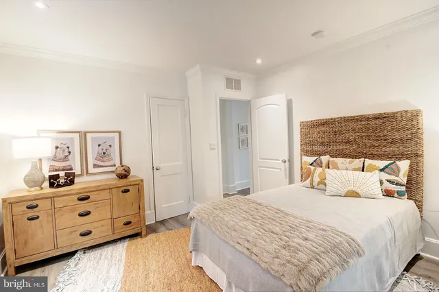 $2,950 | 102 Frederick Avenue, Frederick, MD 21701