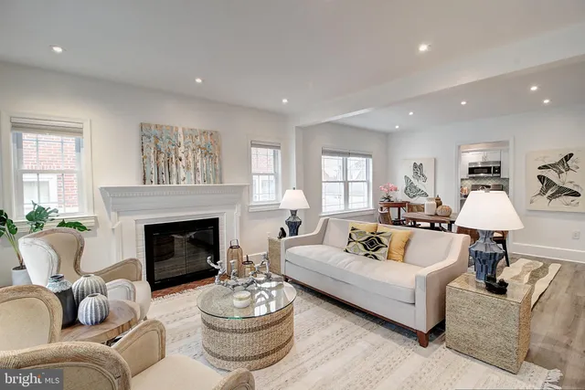 $2,950 | 102 Frederick Avenue, Frederick, MD 21701