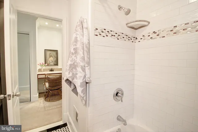 $2,950 | 102 Frederick Avenue, Frederick, MD 21701