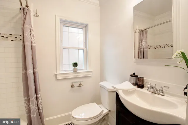 $2,950 | 102 Frederick Avenue, Frederick, MD 21701