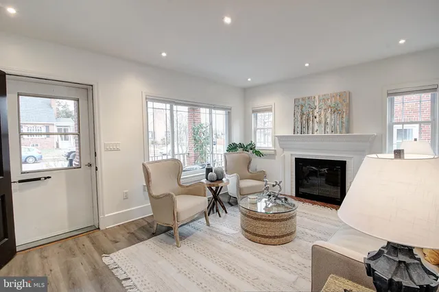 $2,950 | 102 Frederick Avenue, Frederick, MD 21701