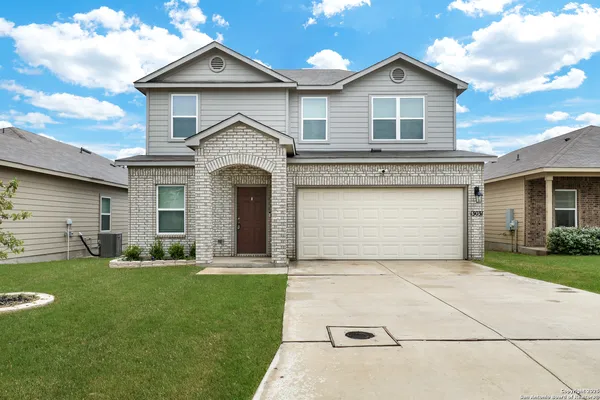 $1,795 | 13031 Heathers Sun Street, St. Hedwig, TX 78152