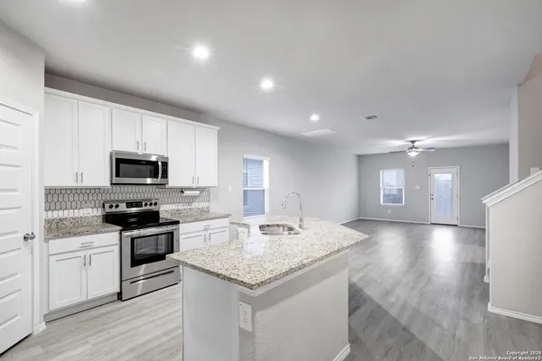 $1,795 | 13031 Heathers Sun Street, St. Hedwig, TX 78152