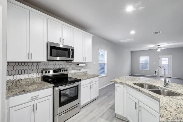 $1,795 | 13031 Heathers Sun Street, St. Hedwig, TX 78152