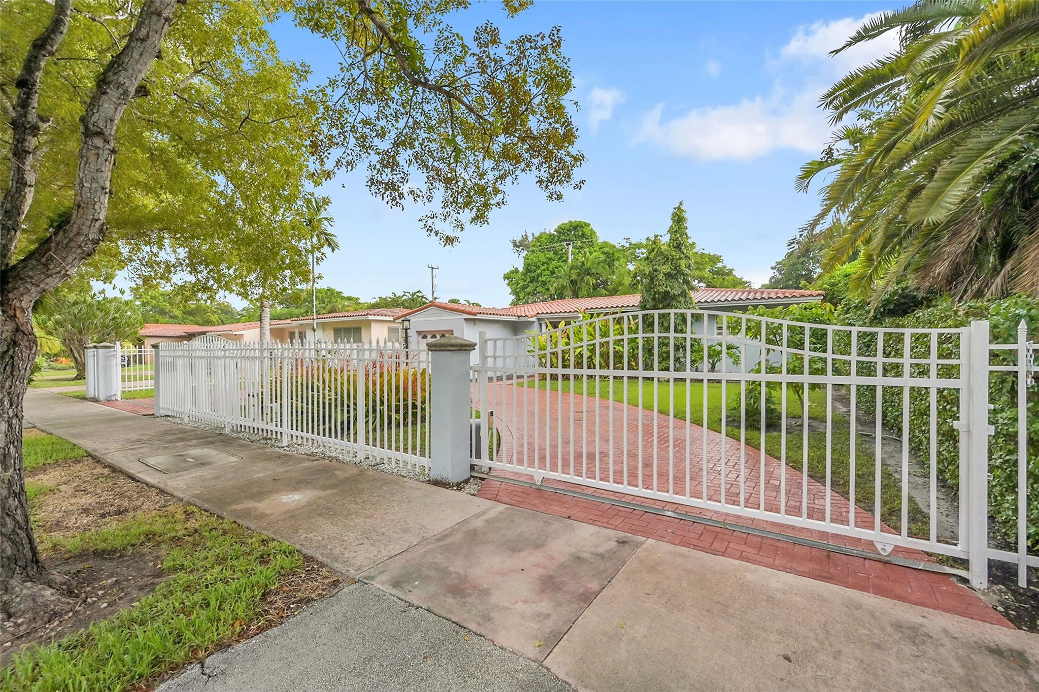 1401 Red Road Coral Gables, FL 33134 - Photo 3 of 52 Photo 3