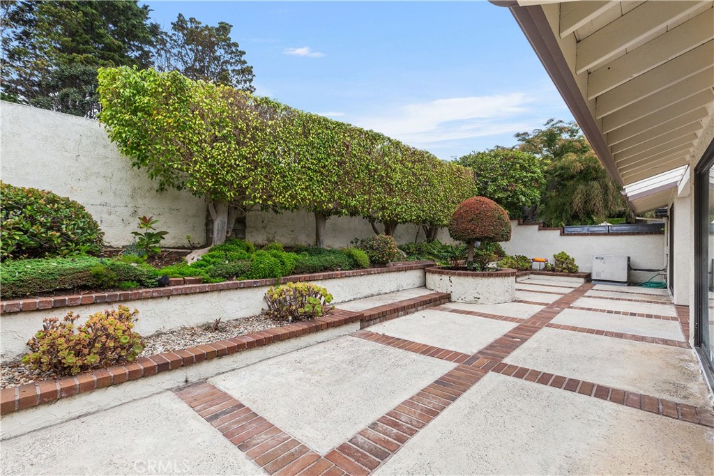 37 Beachcomber Drive Corona del Mar, CA 92625 - Photo 35 of 39 a view of a back yard of the house