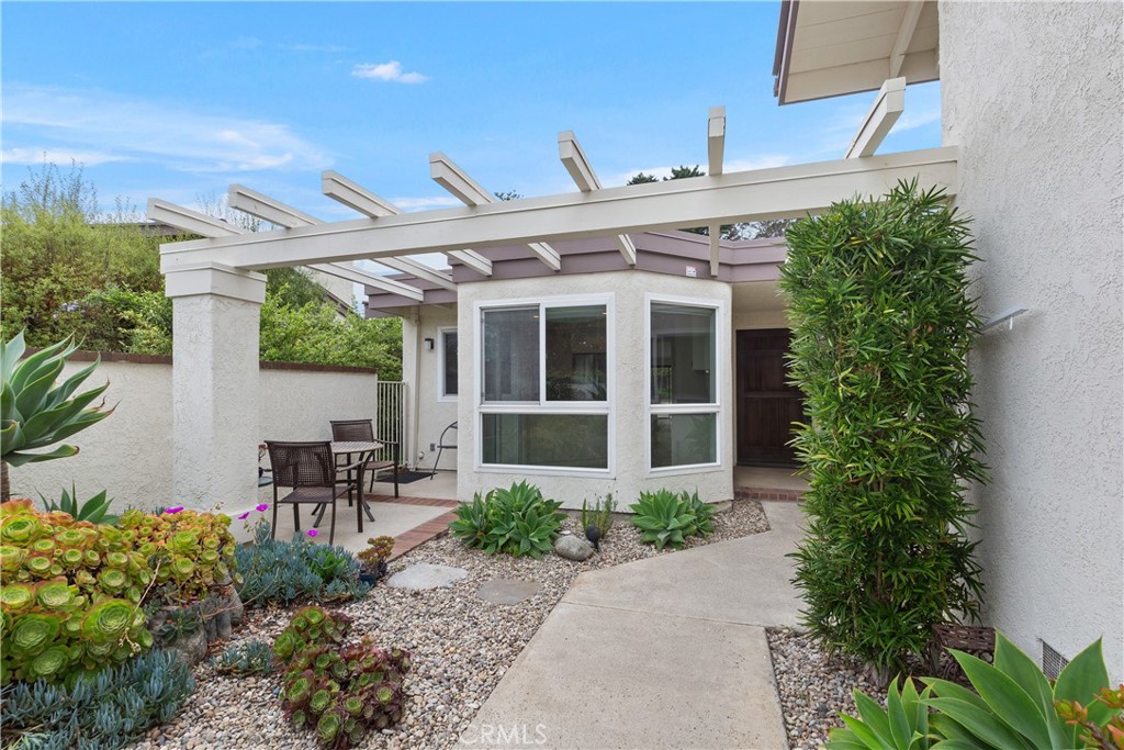 37 Beachcomber Drive Corona del Mar, CA 92625 - Photo 4 of 39 a front view of house with a garden