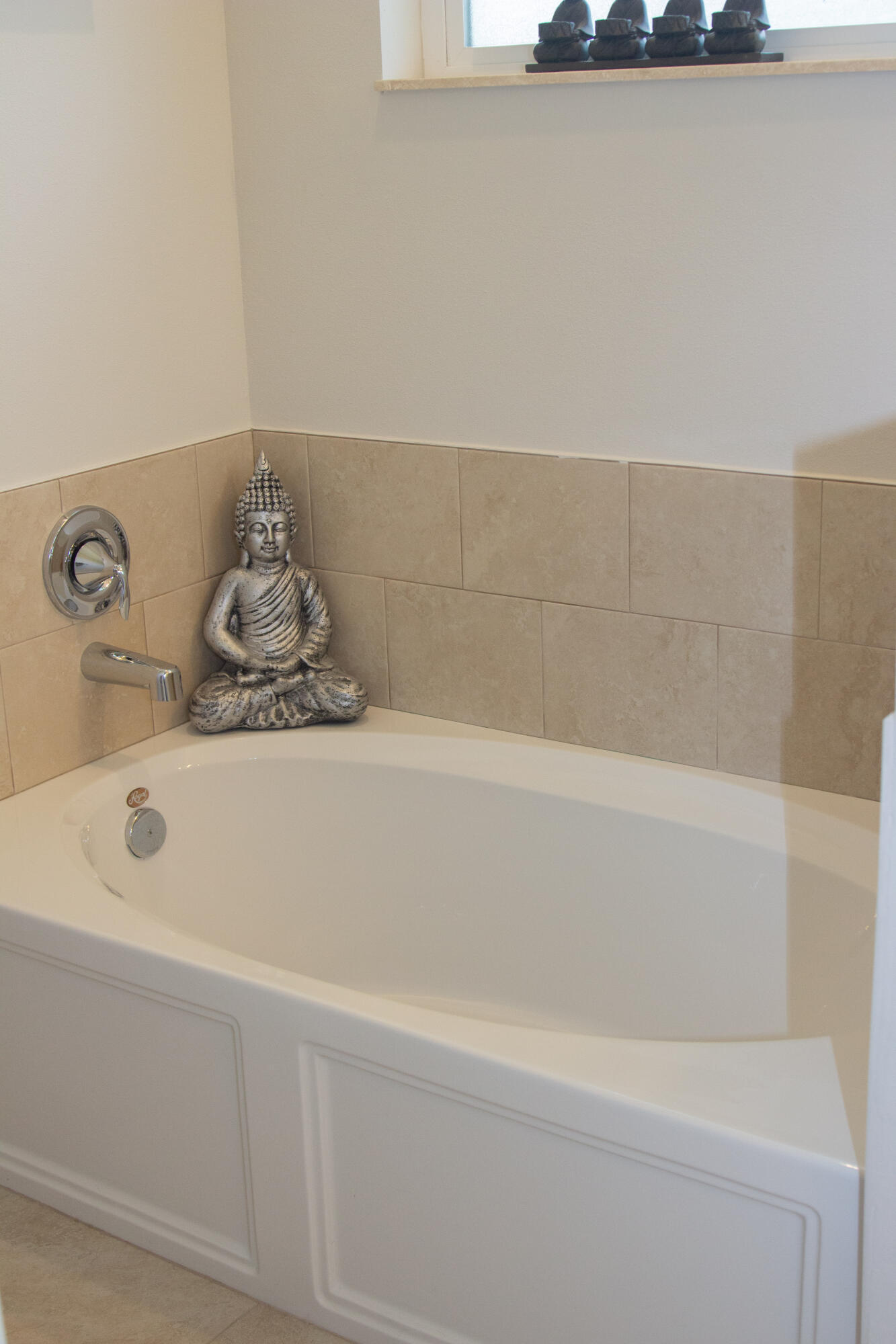12601 57th Road North The Acreage, FL 33411 - Photo 17 of 24 a bathroom with a bathtub