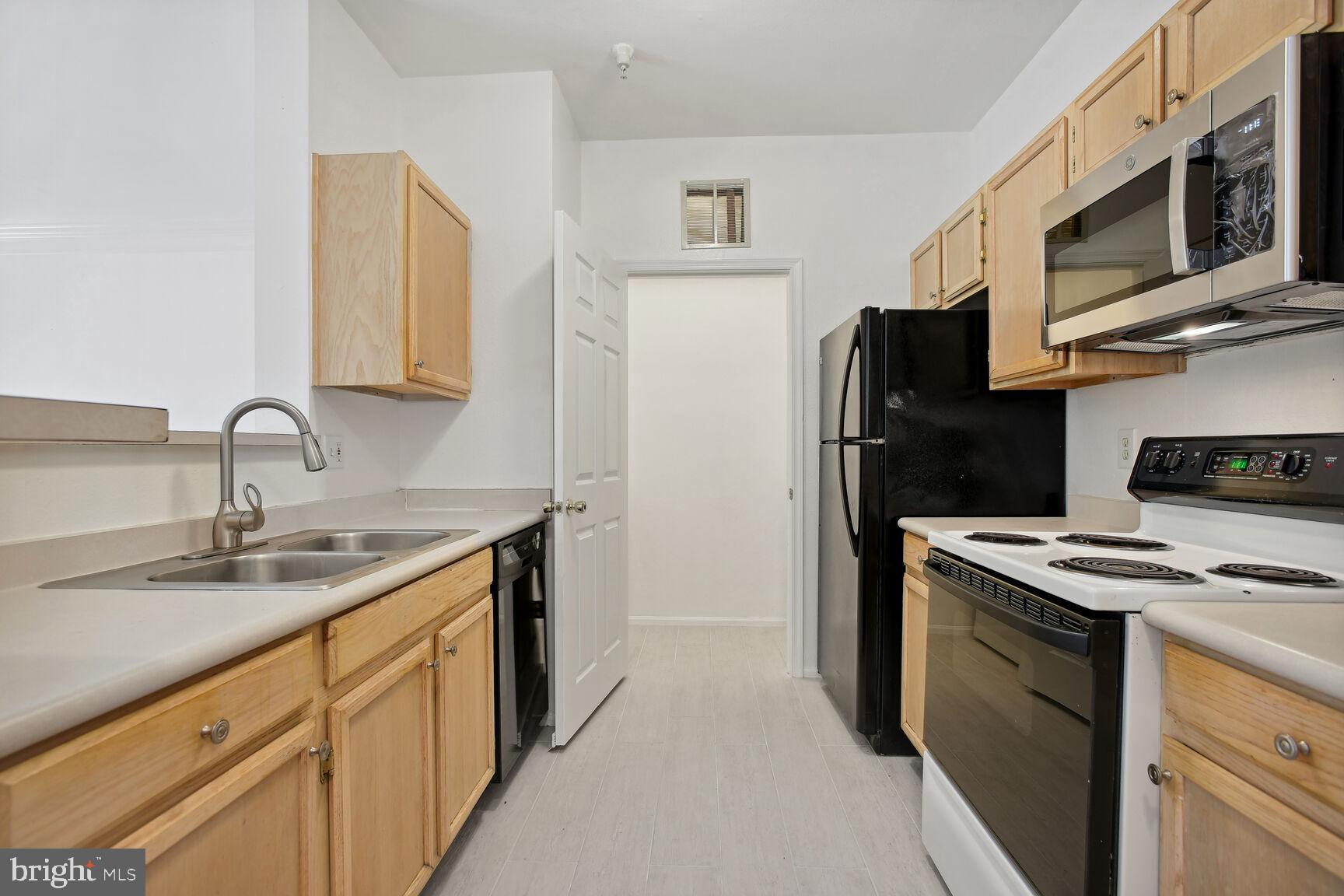 1600 Spring Gate Dr., Unit 2113 McLean, VA 22102 - Photo 6 of 15