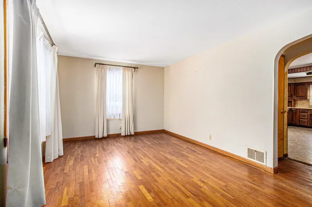 $198,900 | 405 South Lowe Street, Dowagiac, MI 49047