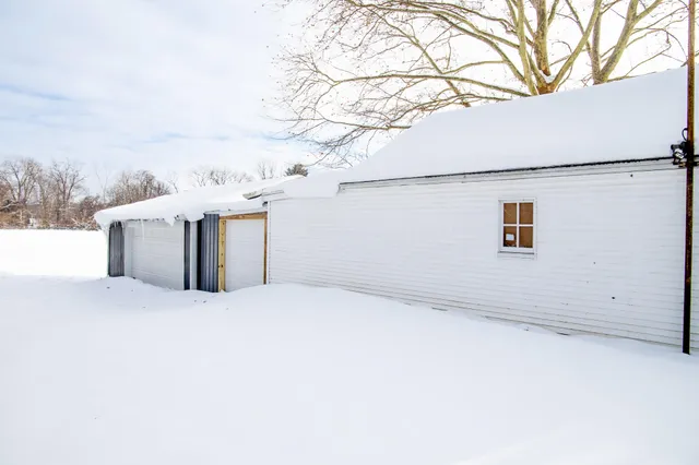 $198,900 | 405 South Lowe Street, Dowagiac, MI 49047