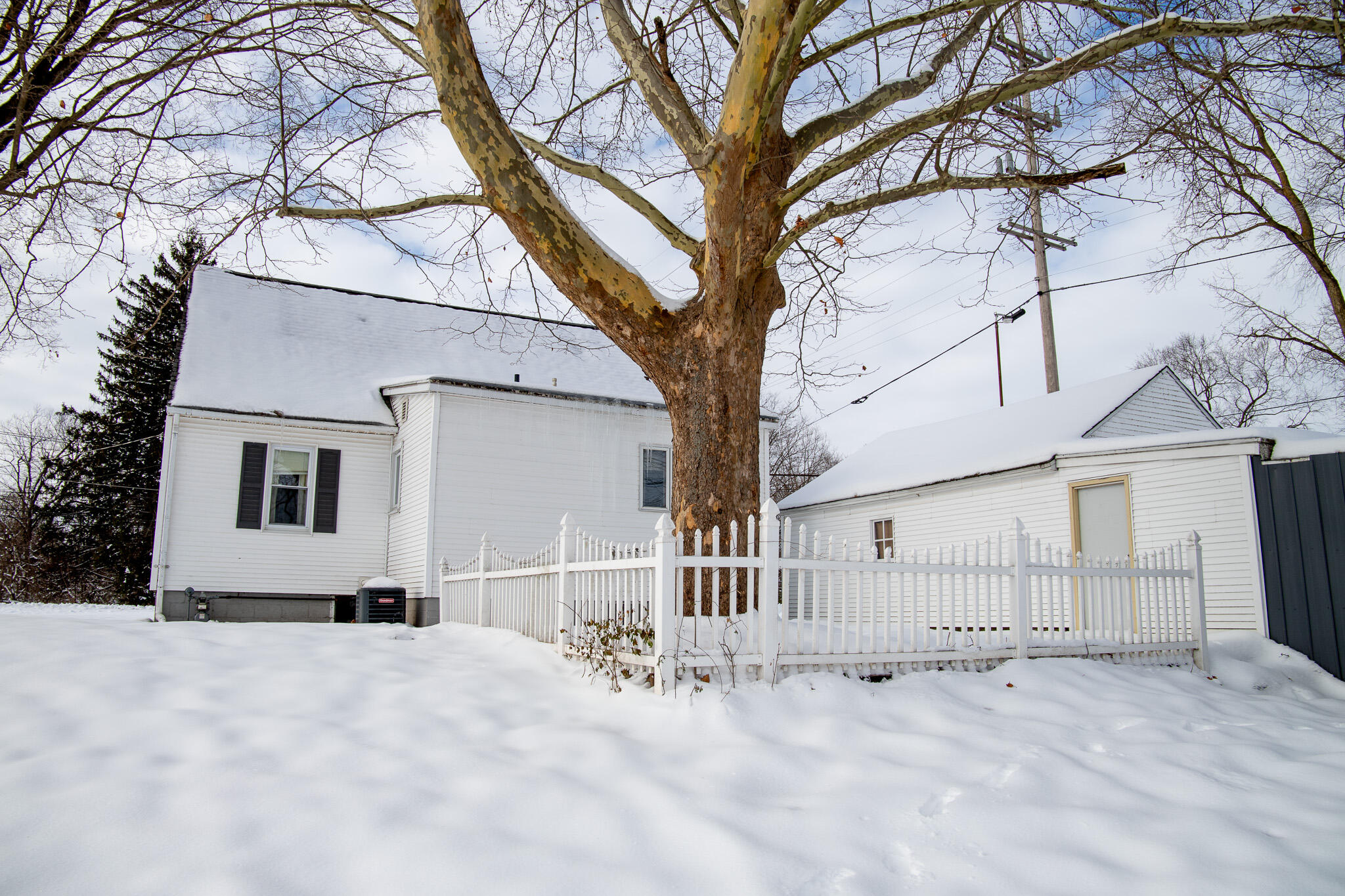 405 South Lowe Street Dowagiac, MI 49047 - Photo 26 of 29 IMG_1406