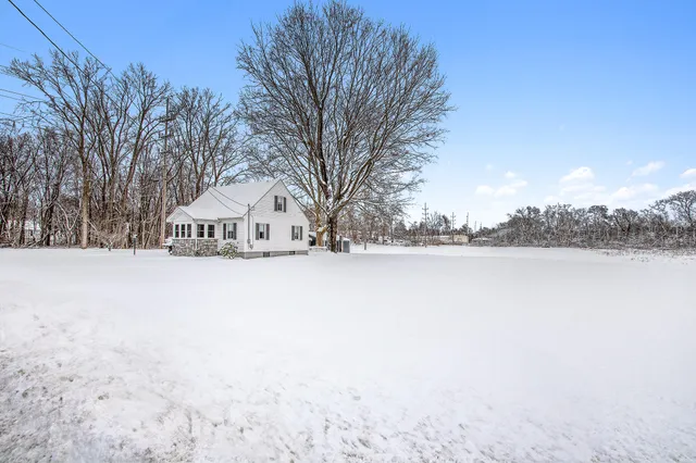 $198,900 | 405 South Lowe Street, Dowagiac, MI 49047