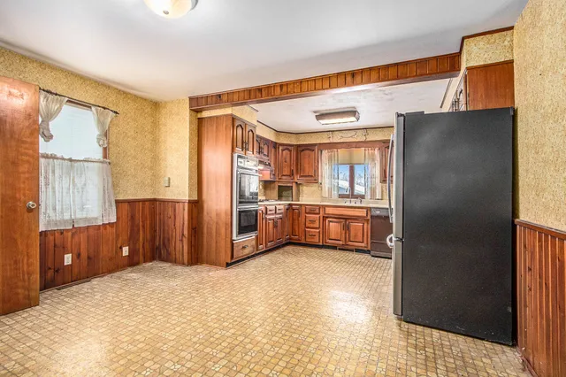 $198,900 | 405 South Lowe Street, Dowagiac, MI 49047