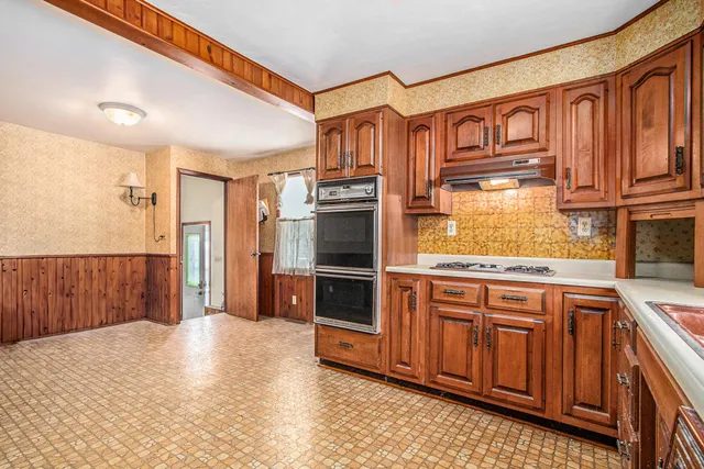 $198,900 | 405 South Lowe Street, Dowagiac, MI 49047