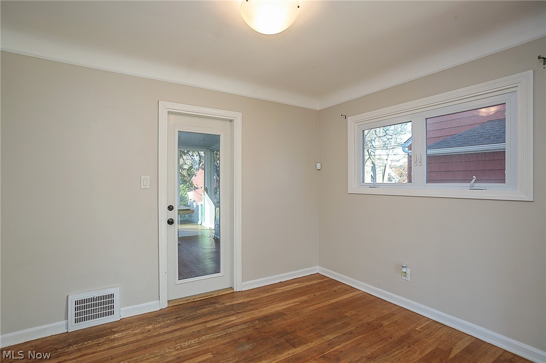 1094 Avondale Road Cleveland, OH 44121 - Photo 6 of 22