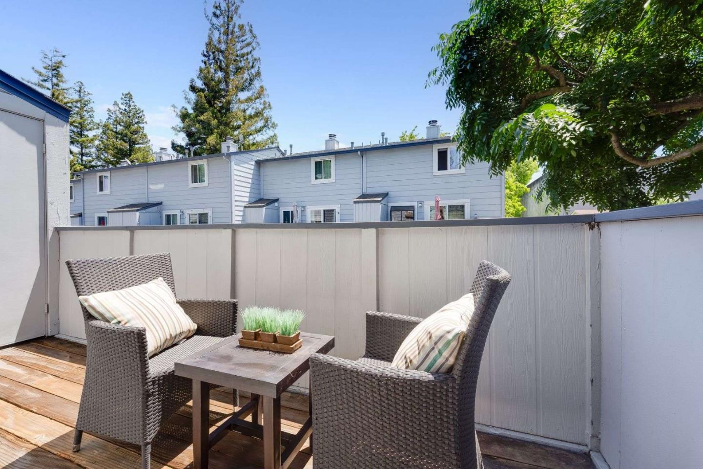 829 Montgomery Street Mountain View, CA 94041 - Photo 26 of 36 a balcony with a table and chairs