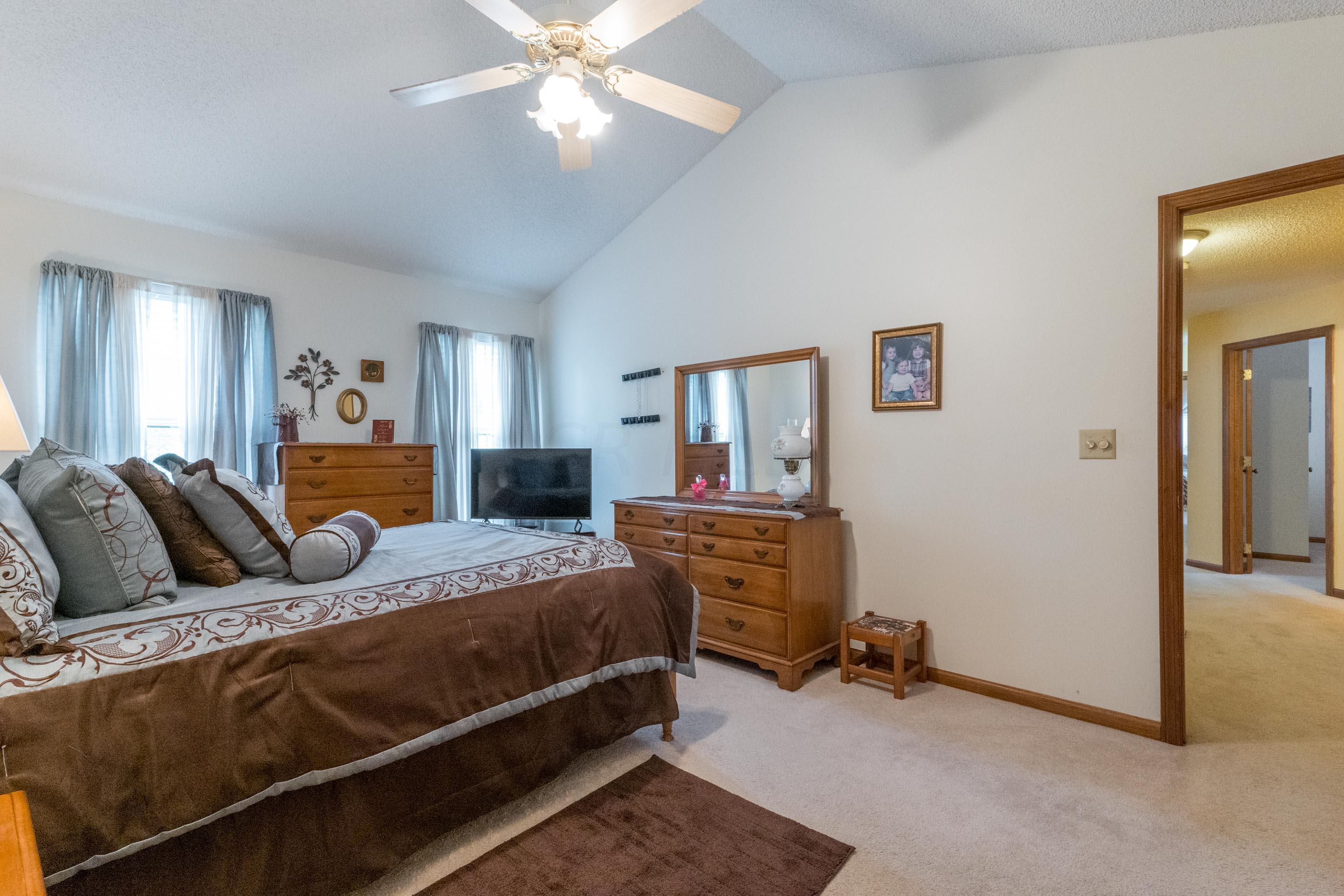 664 Ridenour Road Columbus, OH 43230 - Photo 34 of 77 031P1703855