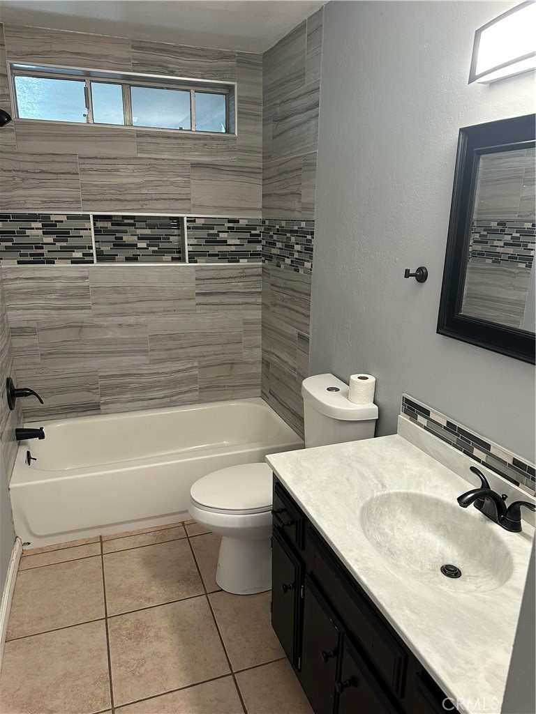 740 West Church Avenue Ridgecrest, CA 93555 - Photo 6 of 11 a bathroom with a sink a toilet and bathtub