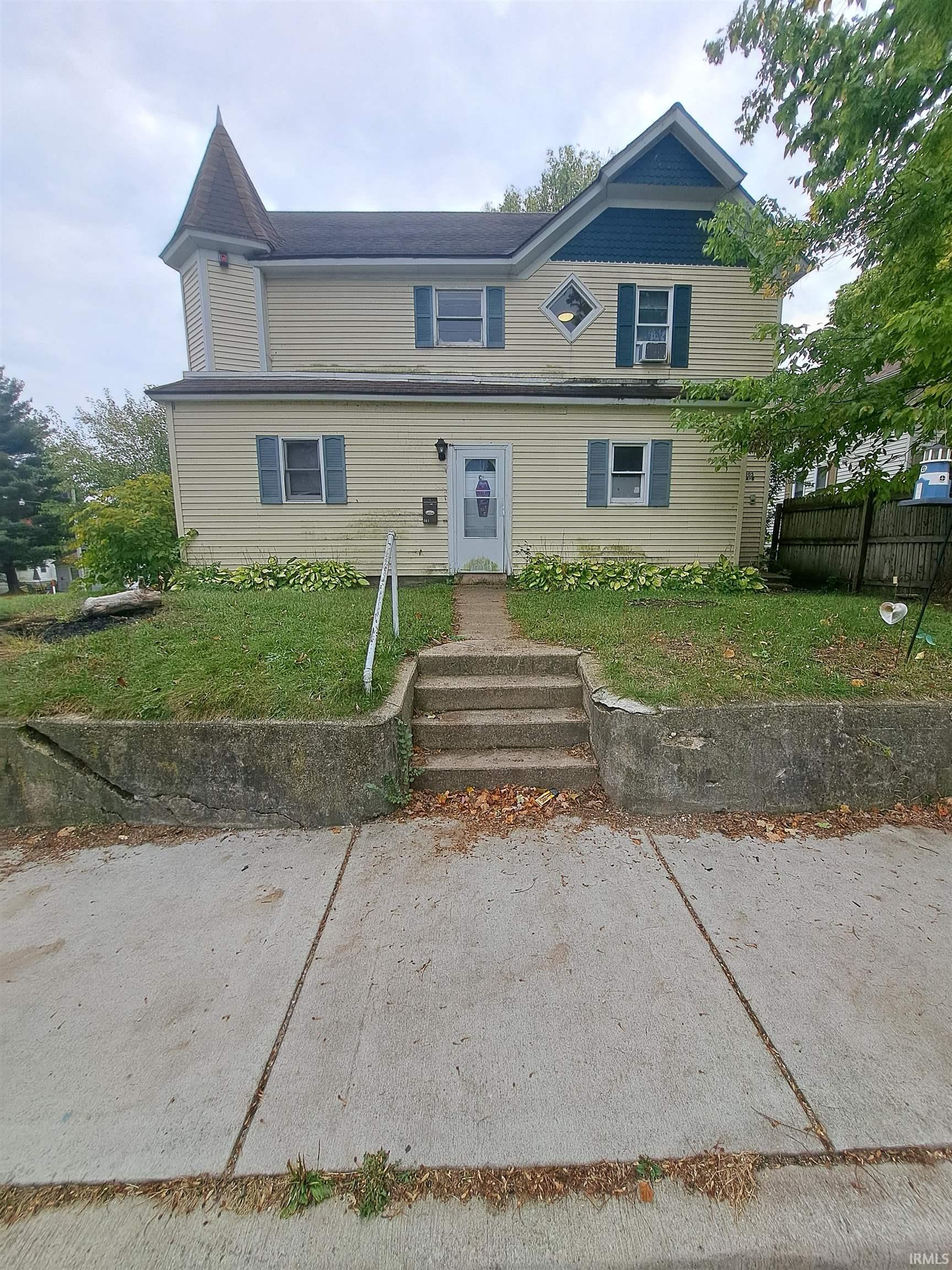 303-305 West Lawrence St Unit 4