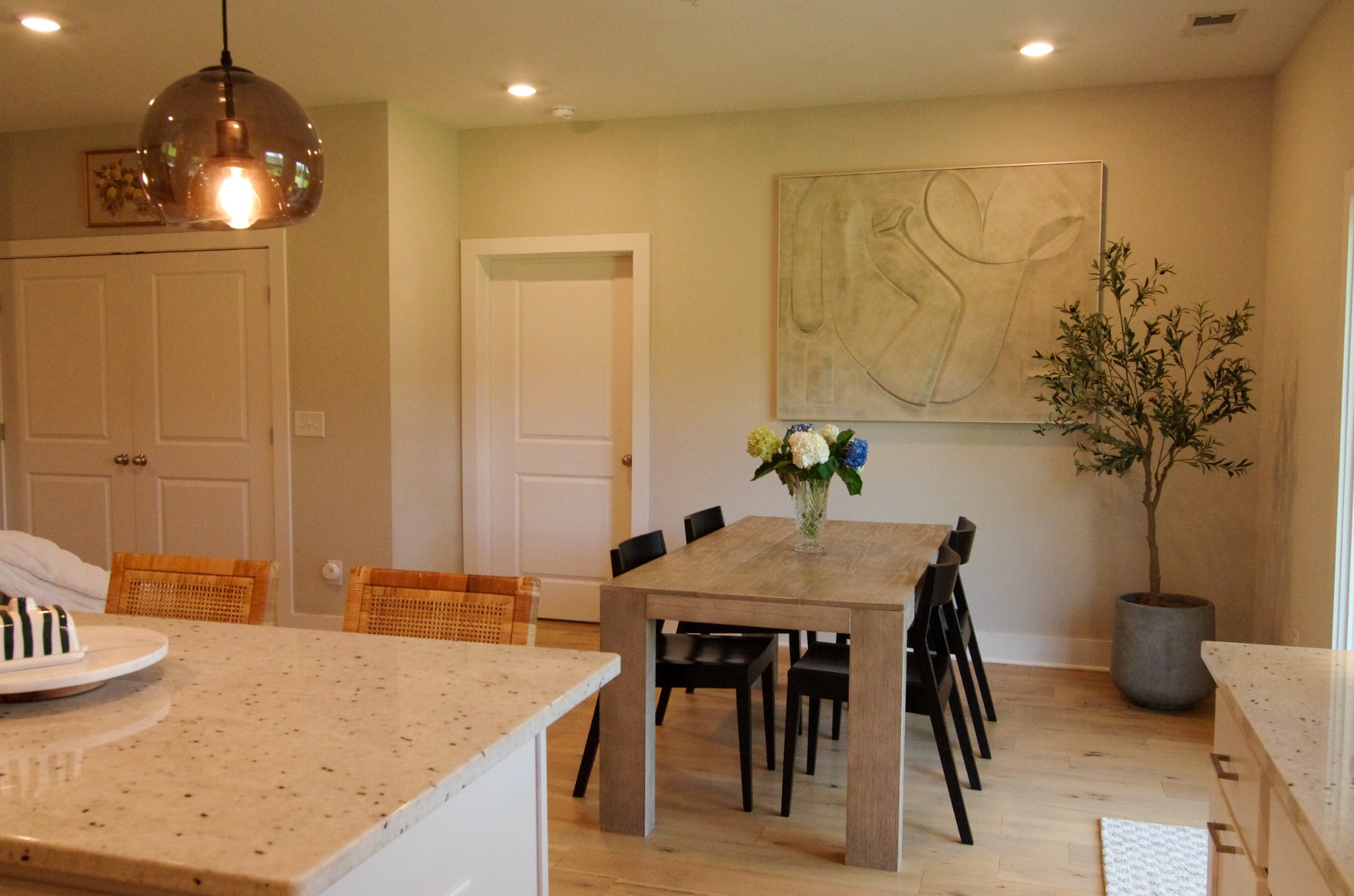 1144 Lock 4 Road, Unit H1 Gallatin, TN 37066 - Photo 6 of 24 a kitchen with a table and chairs in it