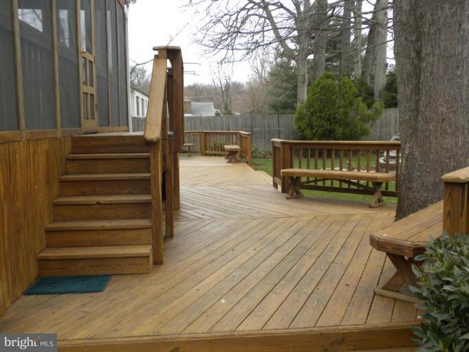 14211 Chesterfield Road Rockville, MD 20853 - Photo 2 of 28 2 Level Custom Built Deck
