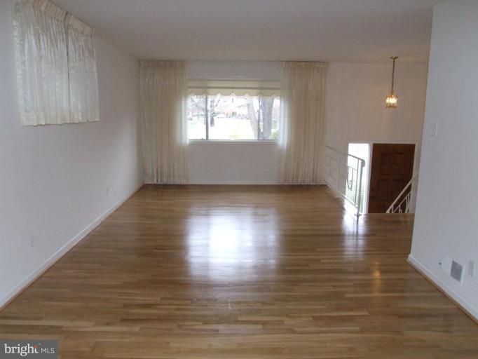 14211 Chesterfield Road Rockville, MD 20853 - Photo 12 of 28 Living Room
