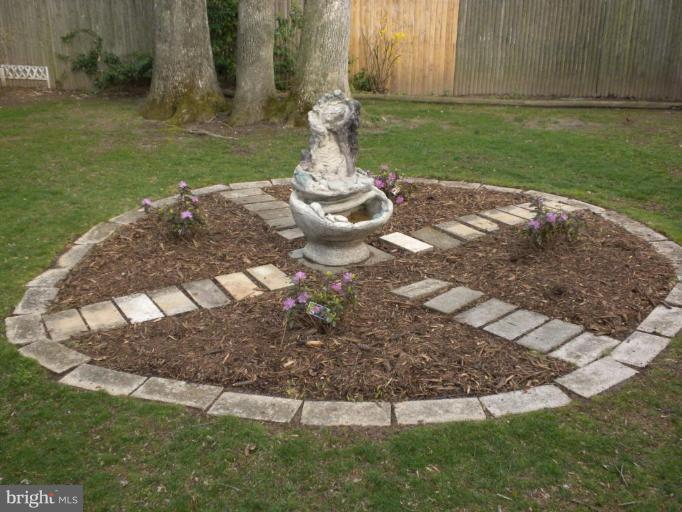 14211 Chesterfield Road Rockville, MD 20853 - Photo 7 of 28 Landscape with Fountain