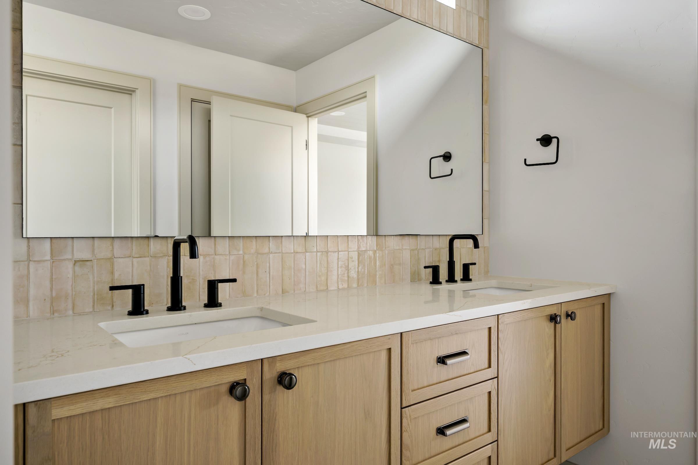11696 North Rabbitbrush Way Boise, ID 83714 - Photo 27 of 32 Full bathroom featuring double vanity and backsplash