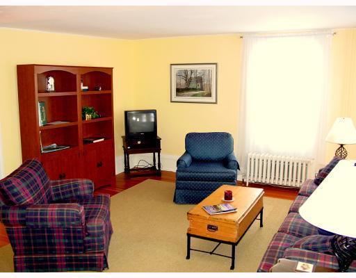 795 Main Street Waldoboro, ME 04572 - Photo 4 of 15 Living Room.