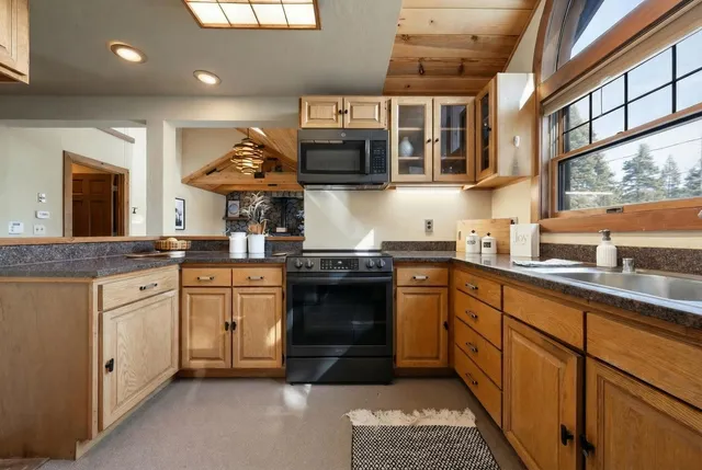 $1,095,000 | 11909 Bavarian Way, Truckee, CA 96161