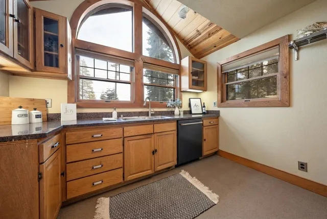 $1,095,000 | 11909 Bavarian Way, Truckee, CA 96161