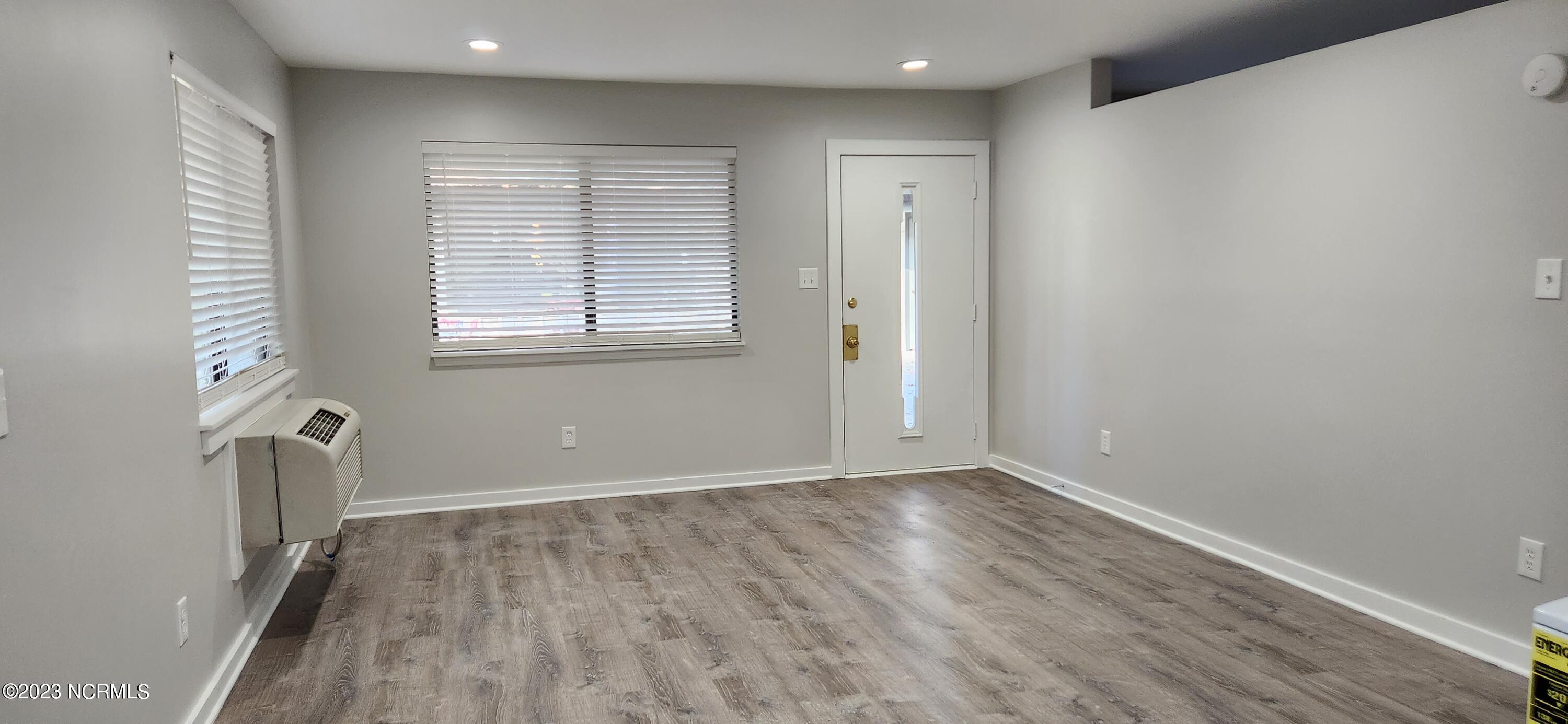 13 Linksiders Road New Bern, NC 28562 - Photo 5 of 12 Living Room