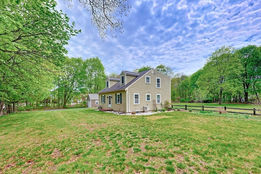 424 Dedham Street Wrentham, MA 02093 - Photo 4 of 40