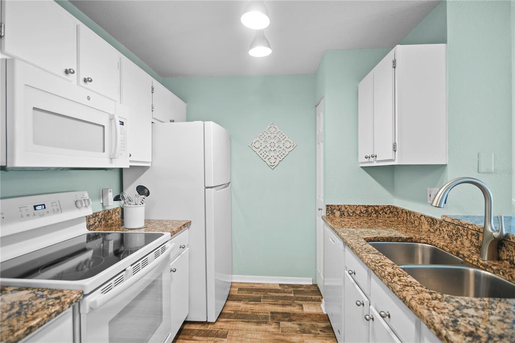 7417 Vista Way, Unit 202 Lakewood Ranch, FL 34202 - Photo 11 of 56