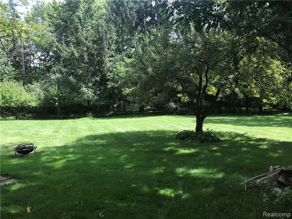 2405 Middlebelt Road West Bloomfield, MI 48324 - Photo 3 of 16 IMG_0648.JPG