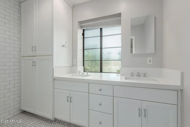 $6,500 | 5001 East Mitchell Drive, Phoenix, AZ 85018