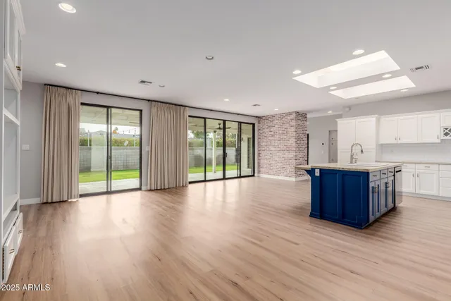 $6,500 | 5001 East Mitchell Drive, Phoenix, AZ 85018