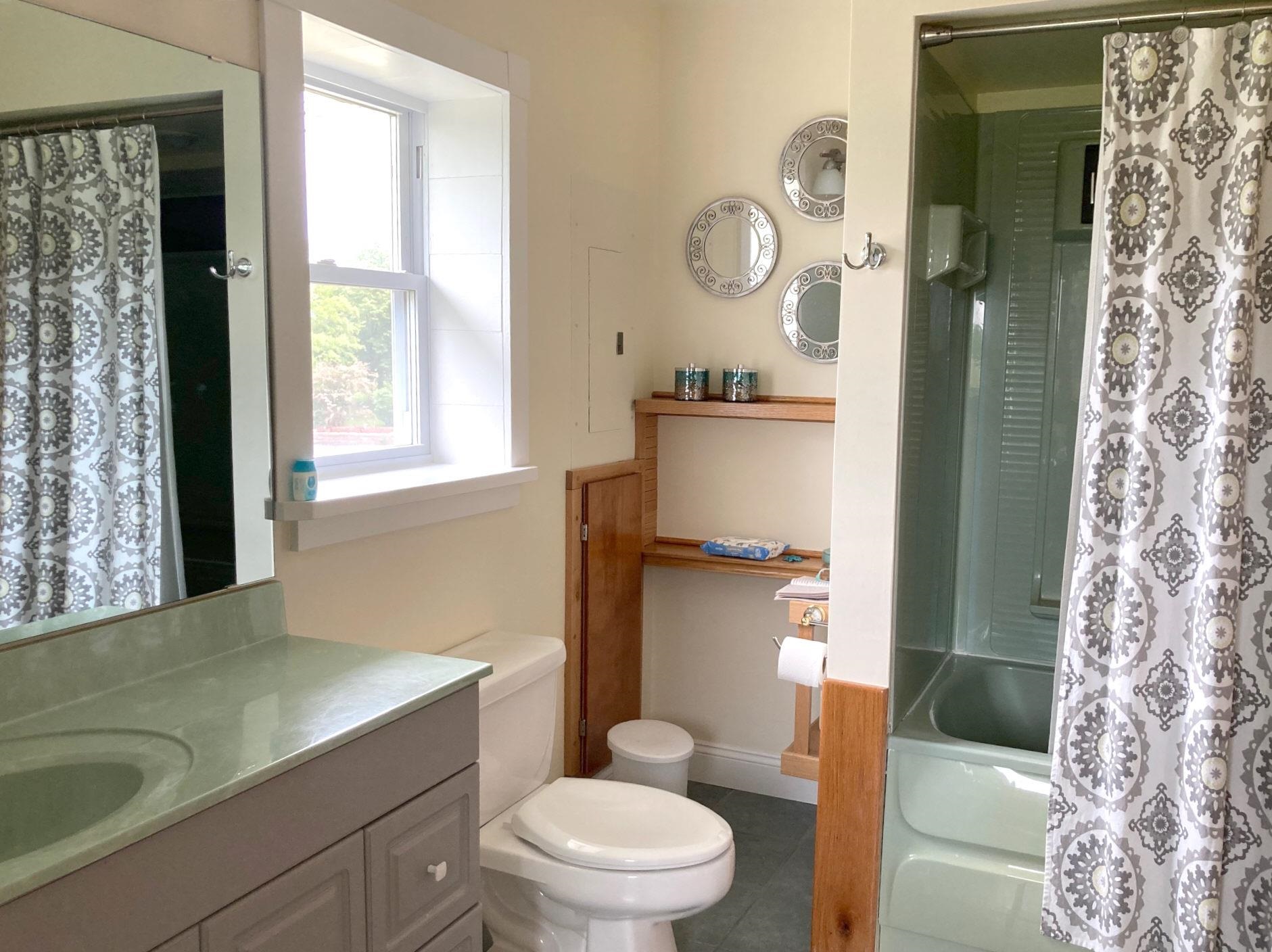 170 South Green Road Bay City, MI 48708 - Photo 17 of 43
